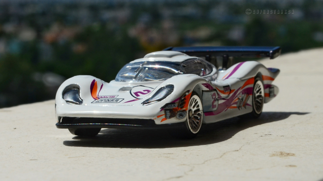 Illustration for article titled Rennsport Reunion: Hot Wheels Porsche 911 GT1-98 Straßenversion